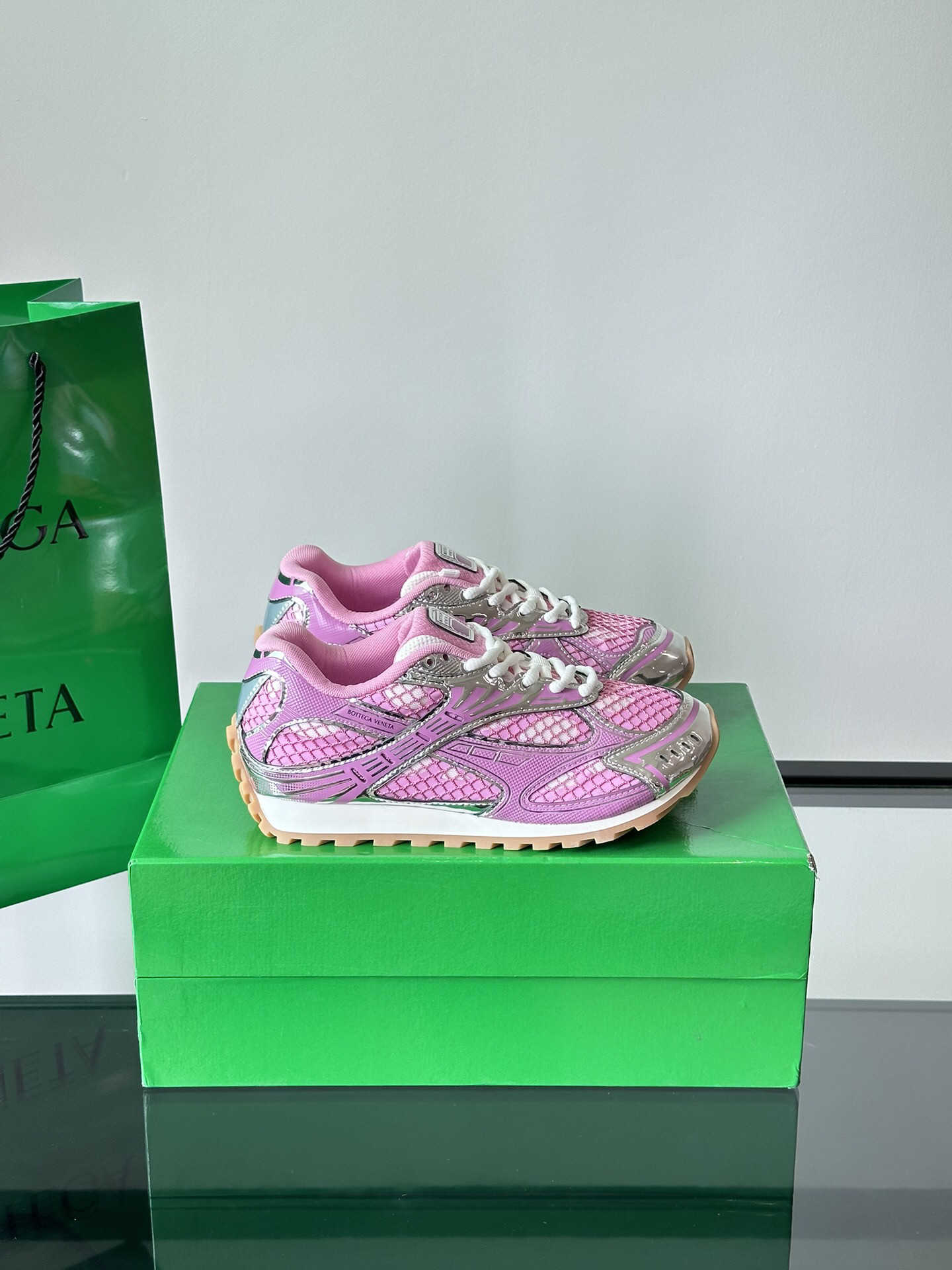 b0tte*a Ven*ta orbit sneaker