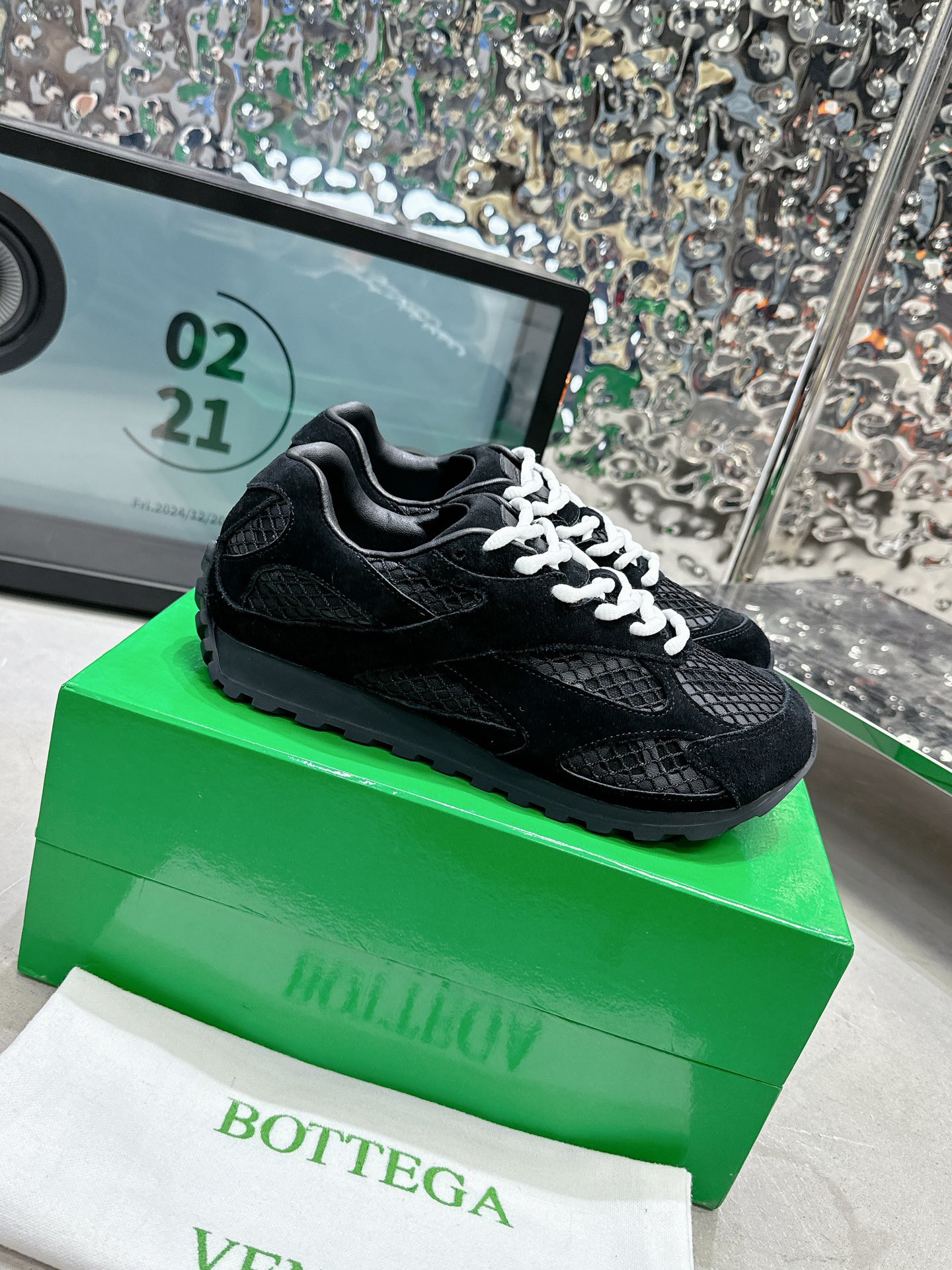 b0tte*a Ven*ta orbit sneaker