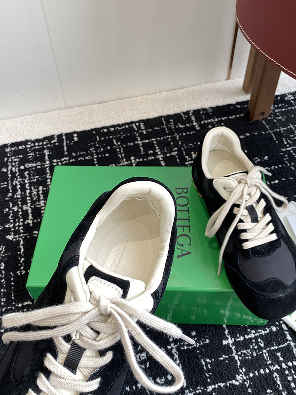b0tte*a Ven*ta sneaker