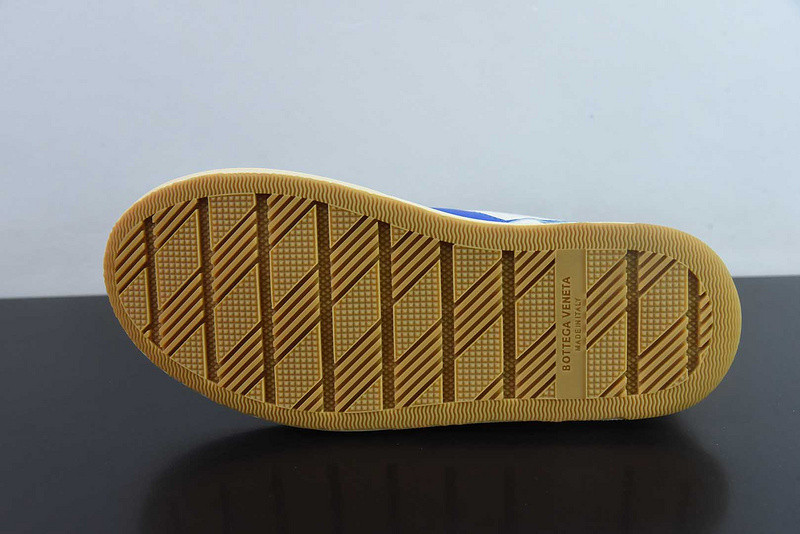 b0tte*a Ven*ta sneaker