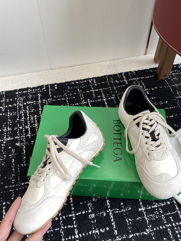 b0tte*a Ven*ta sneaker