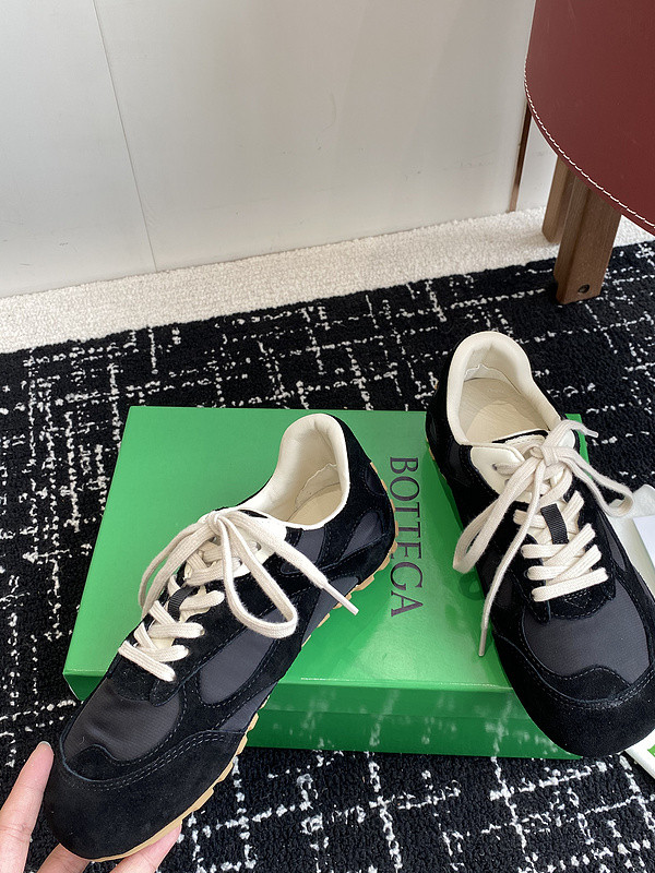 b0tte*a Ven*ta sneaker