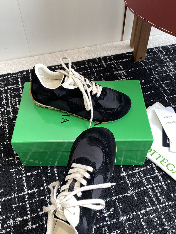 b0tte*a Ven*ta sneaker