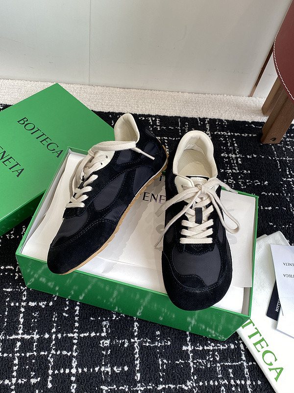 b0tte*a Ven*ta sneaker