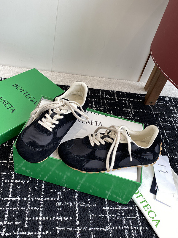 b0tte*a Ven*ta sneaker