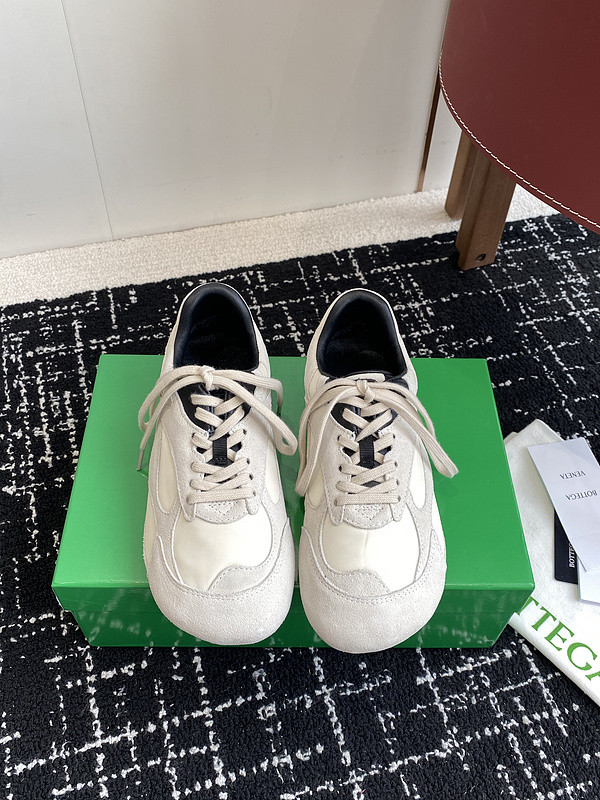 b0tte*a Ven*ta sneaker
