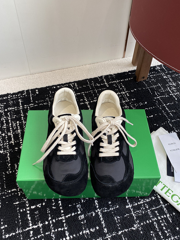 b0tte*a Ven*ta sneaker
