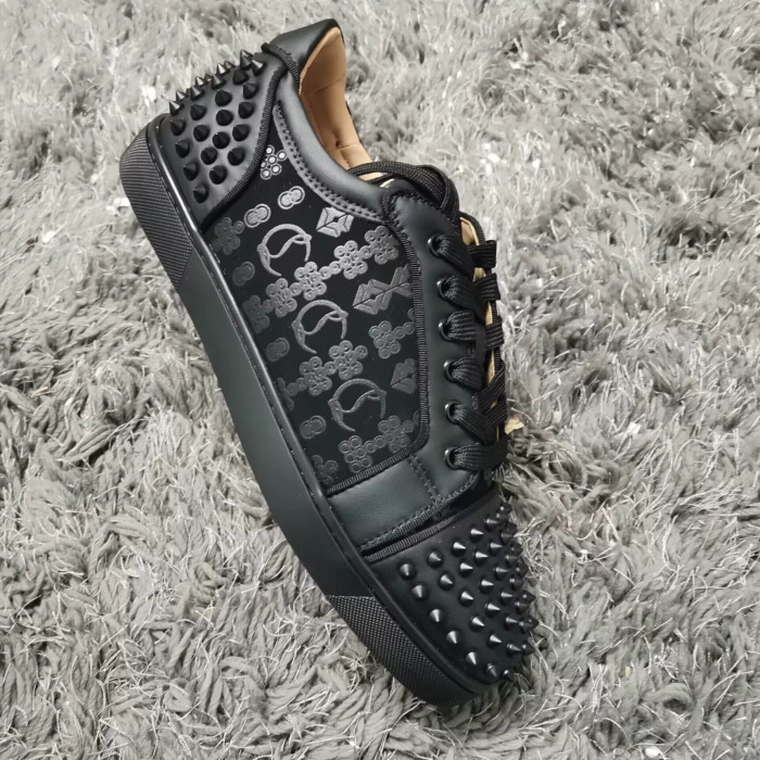 Ch**an louboutin l**is junior spikes