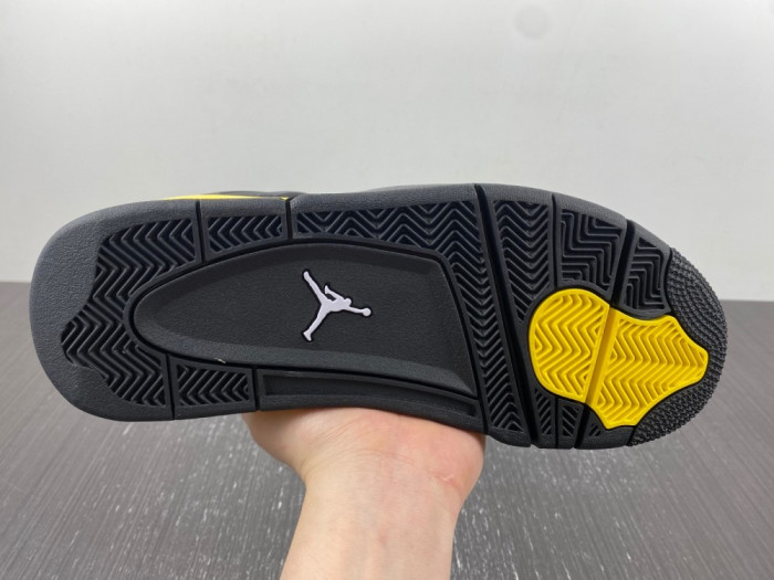 Air Jordan 4 Retro "Thunder