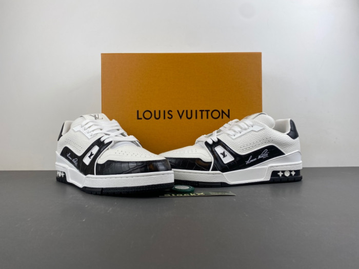 Louis Vuitton LV trainer black