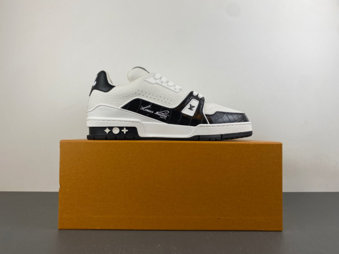 Louis Vuitton LV trainer black
