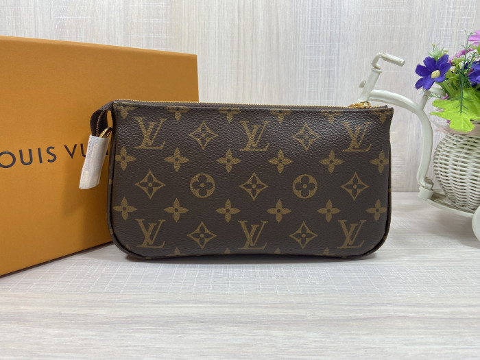 LV Pochette Accessoires