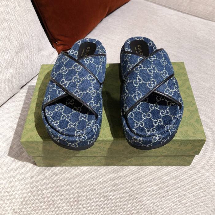 G*u*i slippers