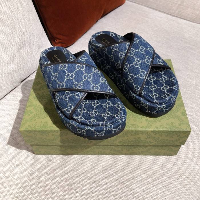 G*u*i slippers