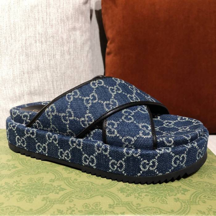 G*u*i slippers