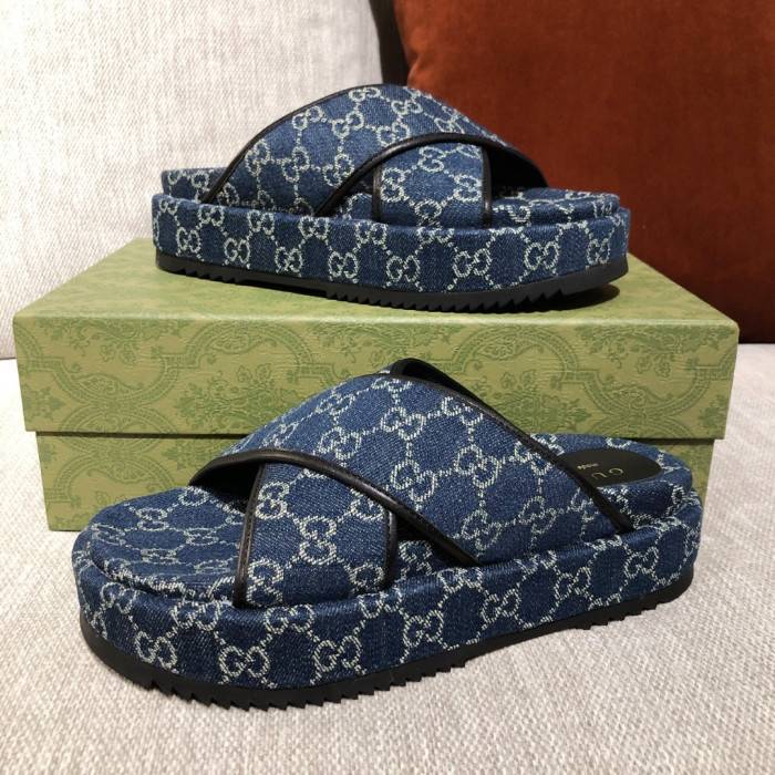 G*u*i slippers