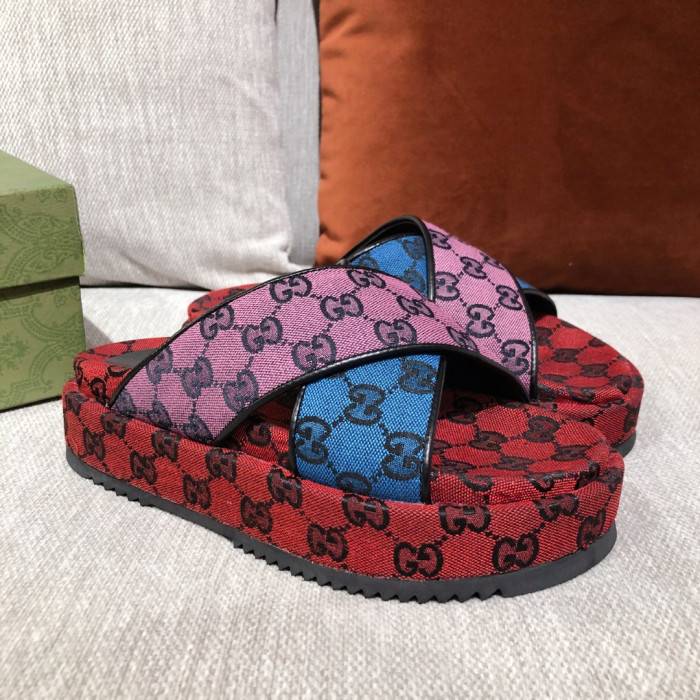 G*u*i slippers
