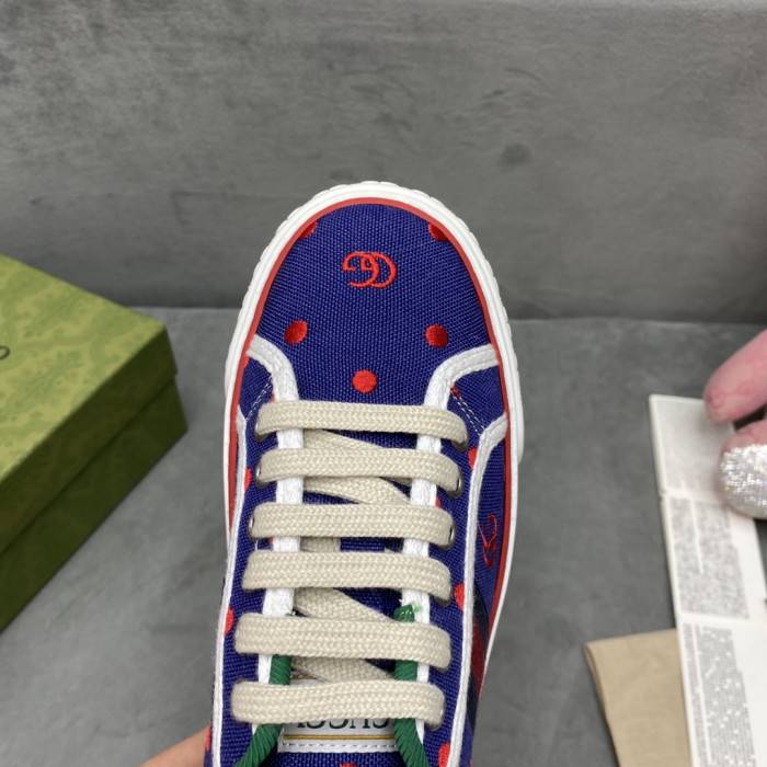 G*u*i sneaker