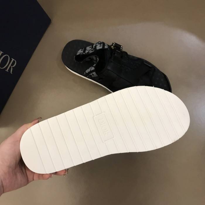 D10R SANDALS