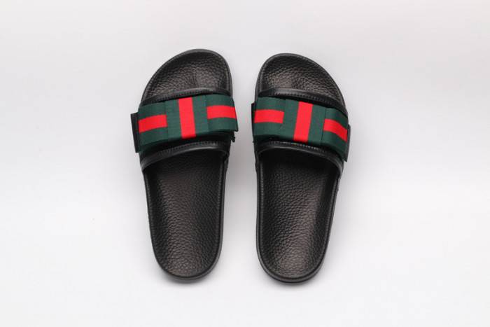 G*u*i slippers