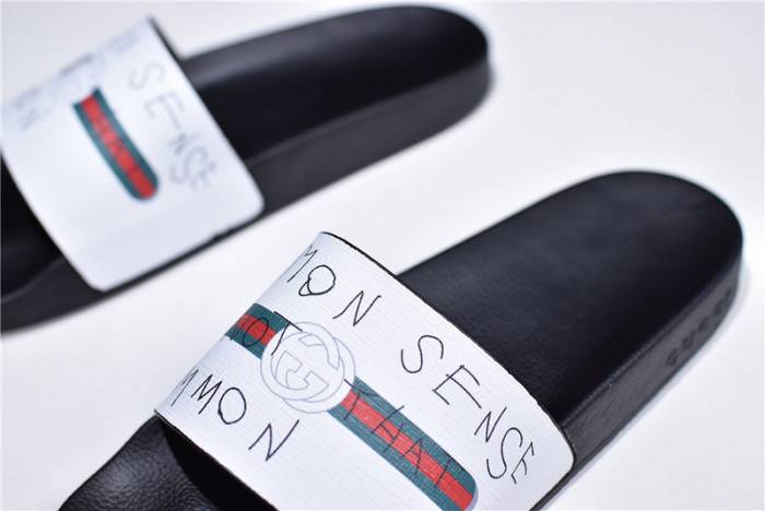 G*u*i slippers