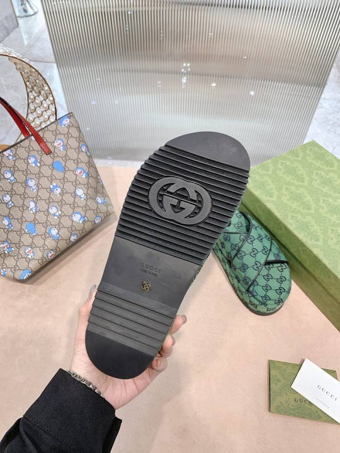 G*u*i slippers