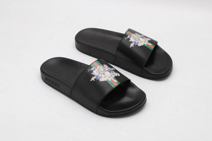 G*u*i slippers