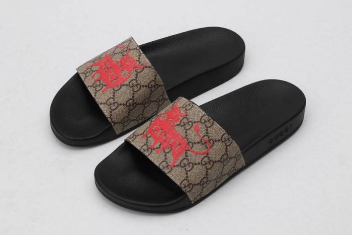 G*u*i slippers