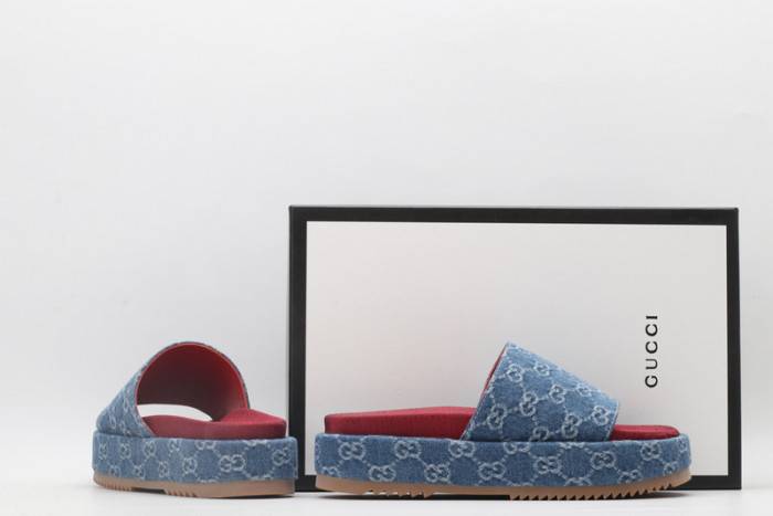 G*u*i slippers