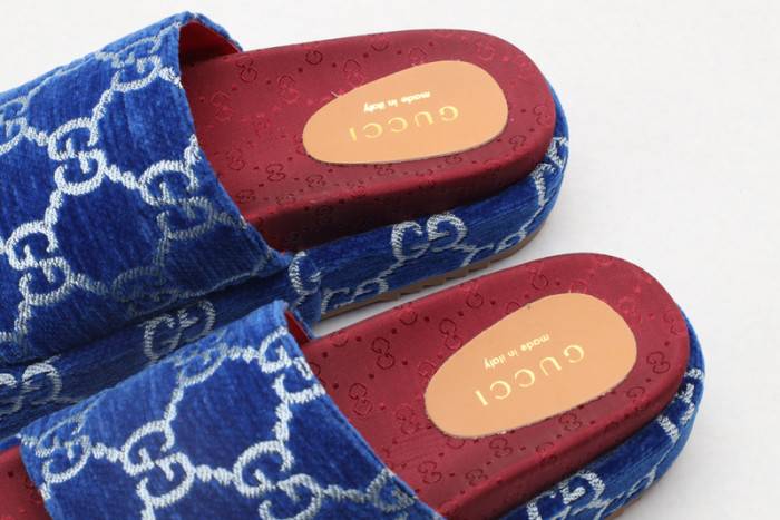G*u*i slippers