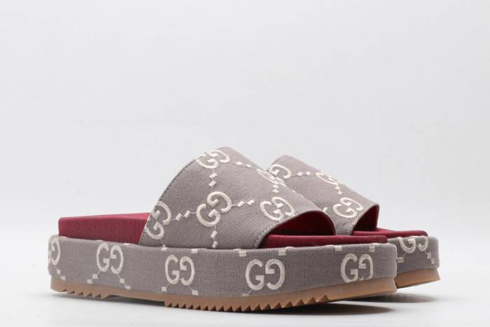G*u*i slippers