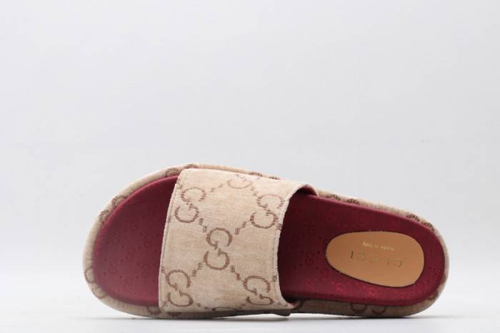 G*u*i slippers