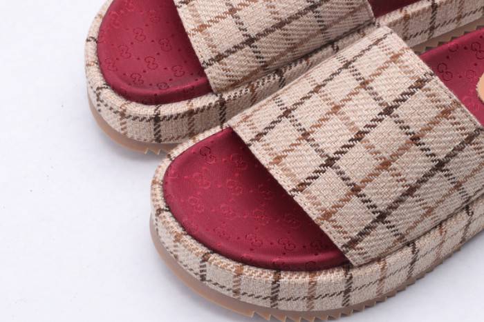 G*u*i slippers