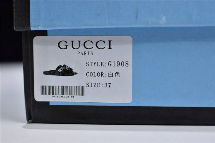 G*u*i slippers