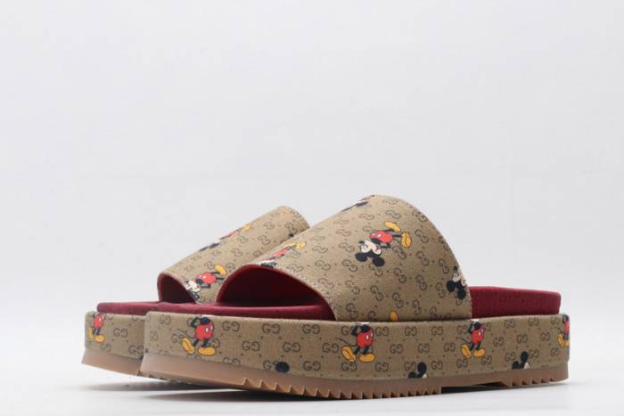 G*u*i slippers