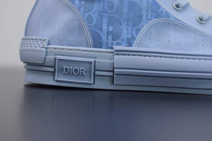 D10R B23 Oblique High Top Sneaker