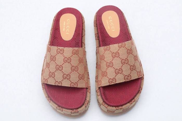 G*u*i slippers