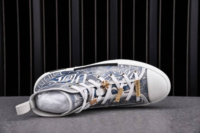 D10R B23 Oblique High Top Sneaker