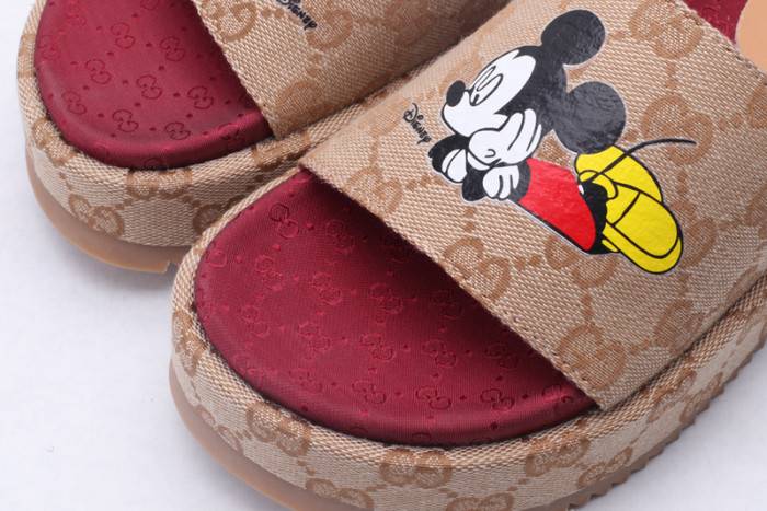 G*u*i slippers