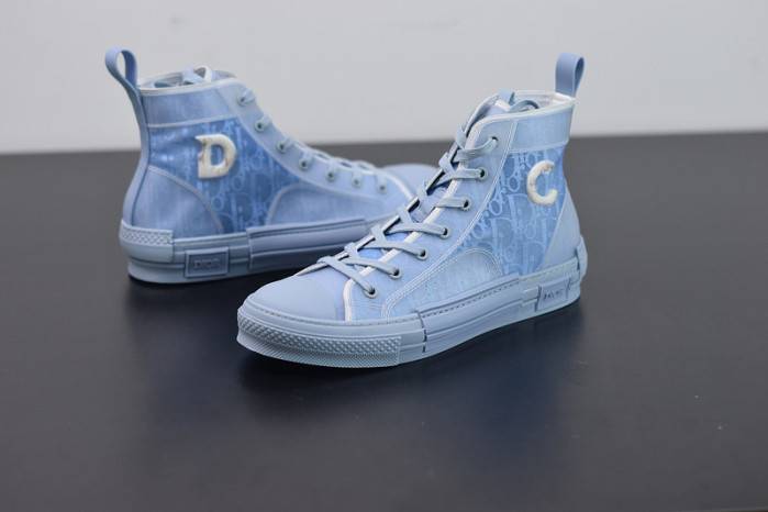 D10R B23 Oblique High Top Sneaker