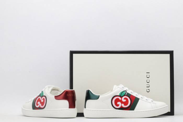 G*u*i ace embroidered low-top sneaker 611377d0pe09064