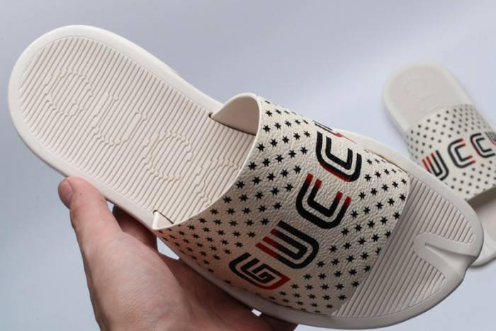 G*u*i slippers