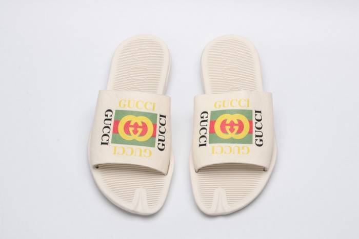 G*u*i slippers
