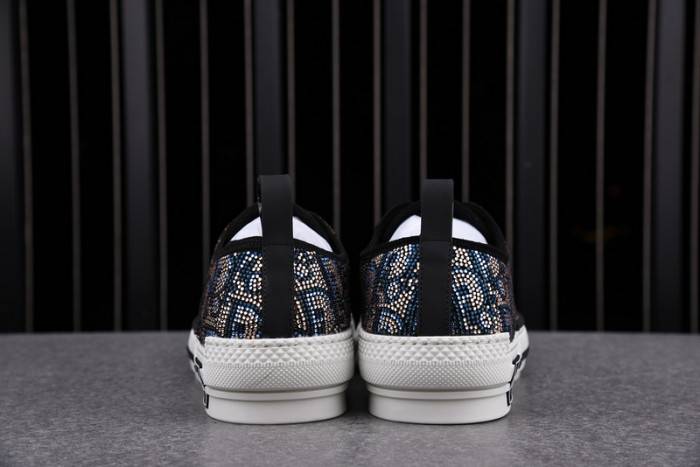 D10R B23 Sneakers Low Top