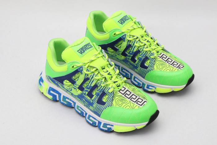 VERS SNEAKERS