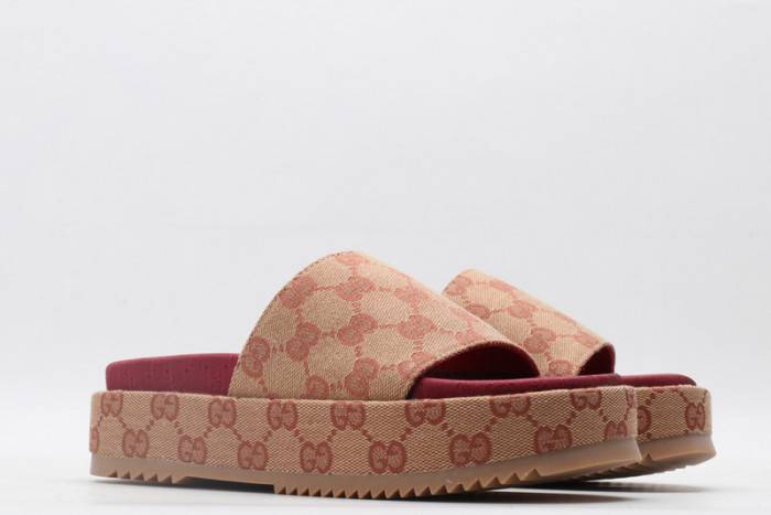 G*u*i slippers