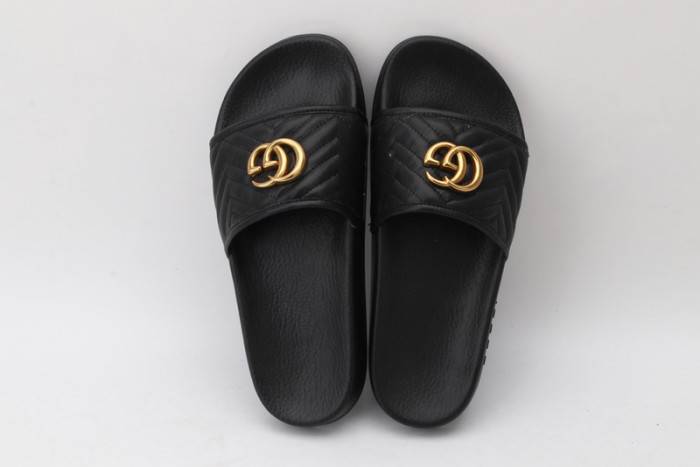 G*u*i slippers