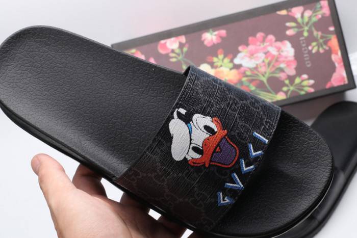G*u*i slippers