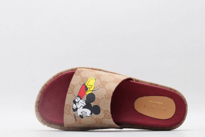 G*u*i slippers