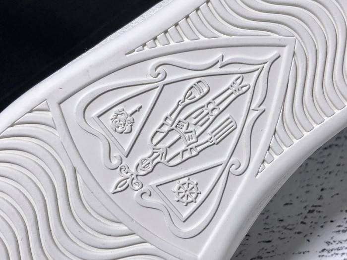 G*u*i ace embroidered low-top sneaker